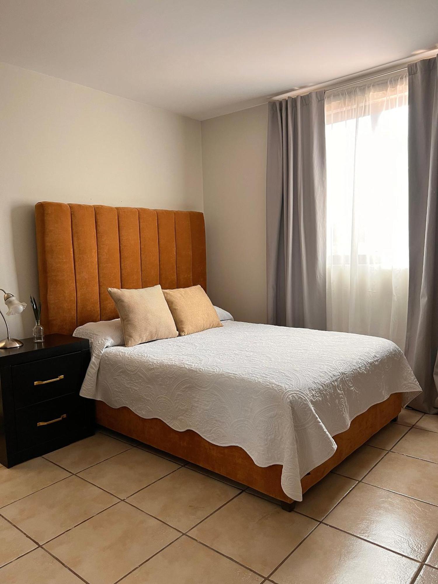 Suites Ciento 37 León Kültér fotó